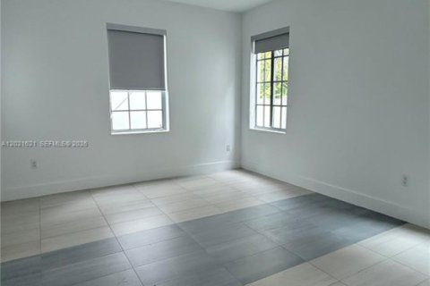 Condo in Miami Beach, Florida, 2 bedrooms № 2077639 - photo 13