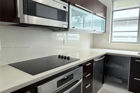 Condo in Miami Beach, Florida, 2 bedrooms № 2077639 - photo 7