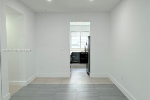 Condo in Miami Beach, Florida, 2 bedrooms № 2077639 - photo 5