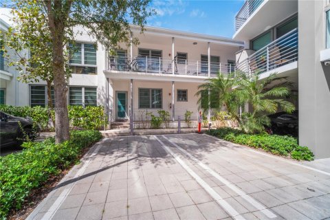 Condo in Miami Beach, Florida, 2 bedrooms № 2077639 - photo 25