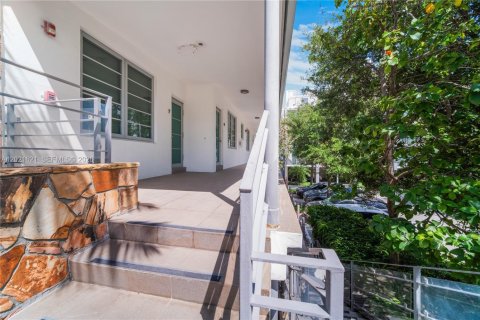 Condo in Miami Beach, Florida, 2 bedrooms № 2077639 - photo 22