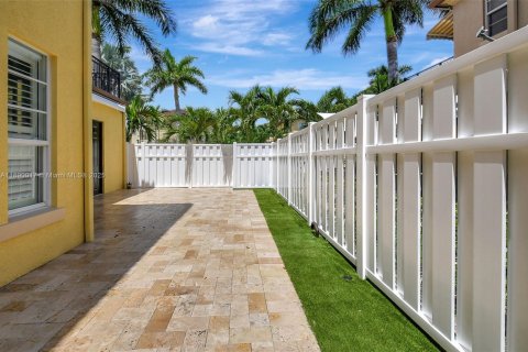 Снять в аренду таунхаус в Бока-Ратон, Флорида 4 спальни, 232.35м2, № 1949343 - фото 7