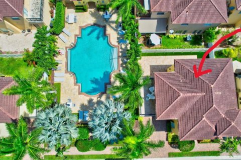 Снять в аренду таунхаус в Бока-Ратон, Флорида 4 спальни, 232.35м2, № 1949343 - фото 17