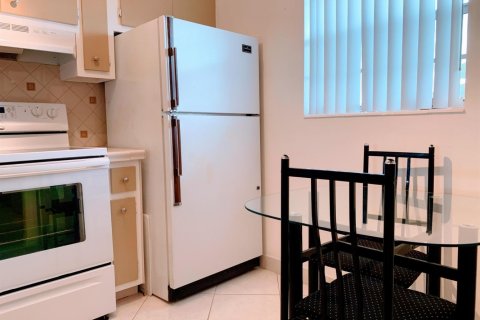 Condo in Lauderdale Lakes, Florida, 1 bedroom № 2261460 - photo 11
