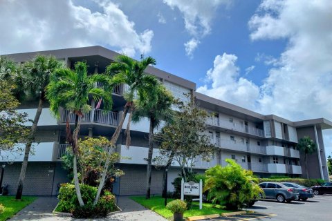 Condo in Lauderdale Lakes, Florida, 1 bedroom № 2261460 - photo 16