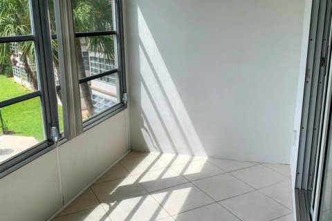 Condo in Lauderdale Lakes, Florida, 1 bedroom № 2261460 - photo 13