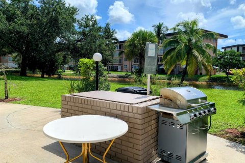 Condo in Lauderdale Lakes, Florida, 1 bedroom № 2261460 - photo 19