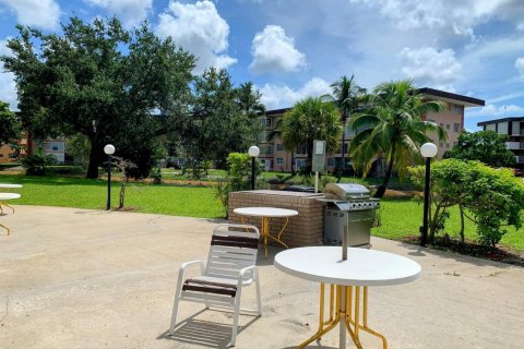 Condo in Lauderdale Lakes, Florida, 1 bedroom № 2261460 - photo 20