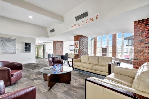 Condo in Lauderdale Lakes, Florida, 1 bedroom № 2261460 - photo 27
