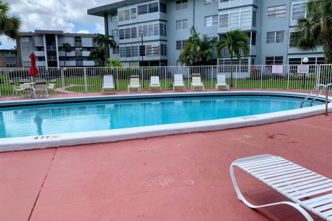 Condo in Lauderdale Lakes, Florida, 1 bedroom № 2261460 - photo 23