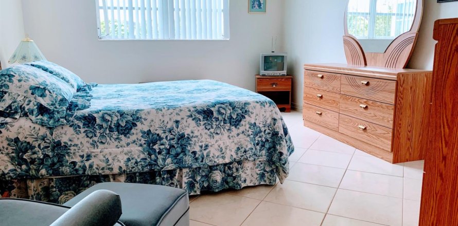 Condo in Lauderdale Lakes, Florida, 1 bedroom № 2261460