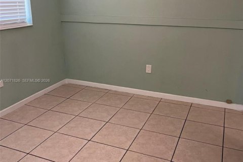 Villa ou maison à louer à Hollywood, Floride: 1 chambre, 74.32 m2 № 2303550 - photo 7