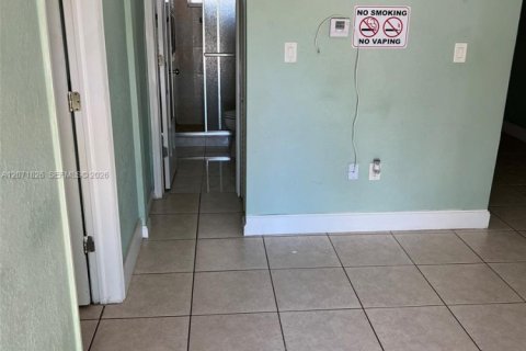 Villa ou maison à louer à Hollywood, Floride: 1 chambre, 74.32 m2 № 2303550 - photo 5