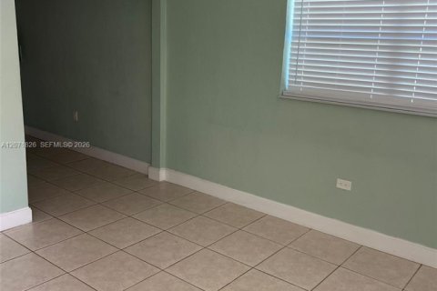 Villa ou maison à louer à Hollywood, Floride: 1 chambre, 74.32 m2 № 2303550 - photo 6