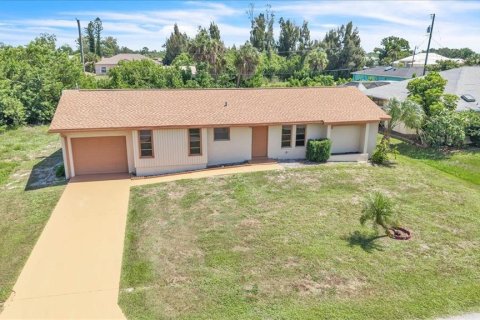 Casa en Port Charlotte, Florida 2 dormitorios, 111.48 m2 № 2121068