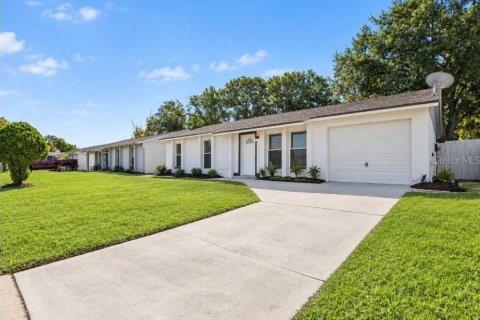 Villa ou maison à vendre à Orlando, Floride: 4 chambres, 125.6 m2 № 2415035 - photo 2