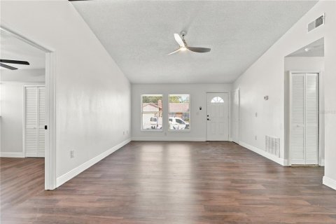 Villa ou maison à vendre à Orlando, Floride: 4 chambres, 125.6 m2 № 2415035 - photo 6