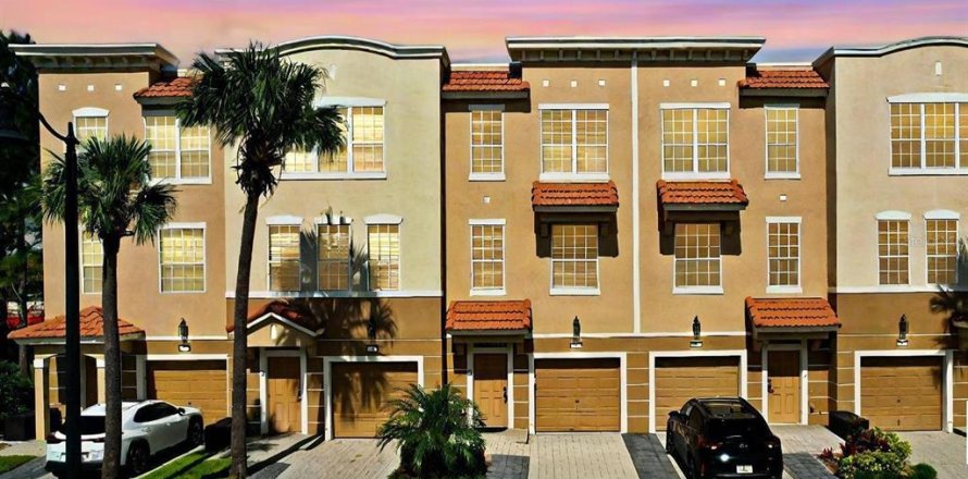 Townhouse in Orlando, Florida 3 bedrooms, 162.21 sq.m. № 1413380