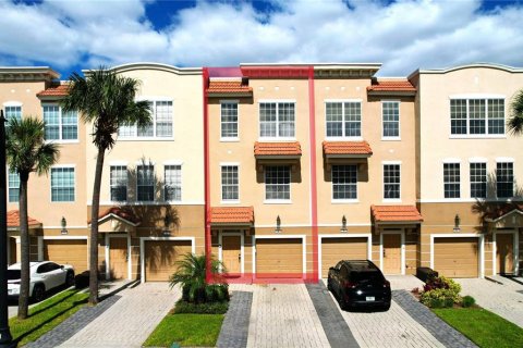 Townhouse in Orlando, Florida 3 bedrooms, 162.21 sq.m. № 1413380 - photo 2