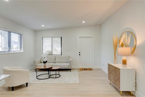 Casa en alquiler en Oakland Park, Florida, 4 dormitorios, 109.62 m2 № 2066127 - foto 26