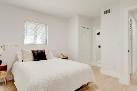 Casa en alquiler en Oakland Park, Florida, 4 dormitorios, 109.62 m2 № 2066127 - foto 10