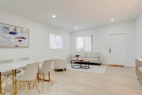 Casa en Oakland Park, Florida 4 dormitorios, 109.62 m2 № 2066127