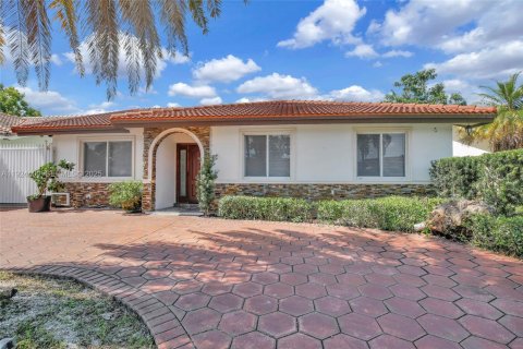 Villa ou maison à louer à Miami, Floride: 4 chambres, 163.04 m2 № 1982904 - photo 3
