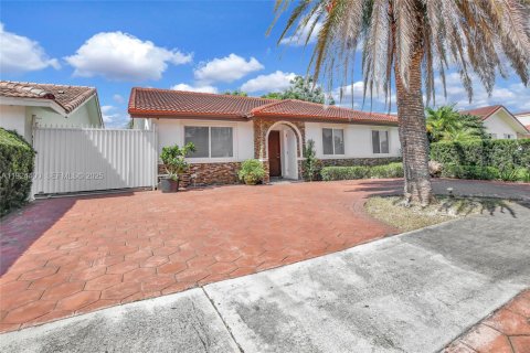 Villa ou maison à louer à Miami, Floride: 4 chambres, 163.04 m2 № 1982904 - photo 1