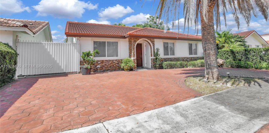 Villa ou maison à Miami, Floride 4 chambres, 163.04 m2 № 1982904