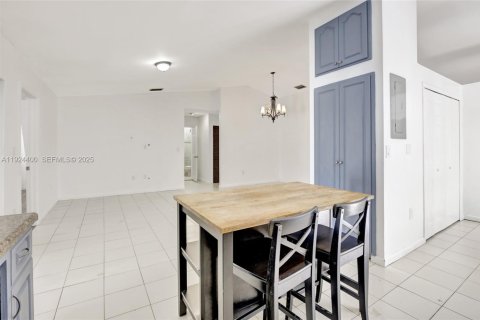 Villa ou maison à louer à Miami, Floride: 4 chambres, 163.04 m2 № 1982904 - photo 14