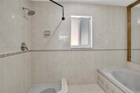 Villa ou maison à louer à Miami, Floride: 4 chambres, 163.04 m2 № 1982904 - photo 21