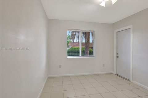 Villa ou maison à louer à Miami, Floride: 4 chambres, 163.04 m2 № 1982904 - photo 26