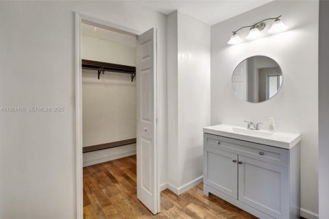 Villa ou maison à louer à Miami, Floride: 4 chambres, 163.04 m2 № 1982904 - photo 20