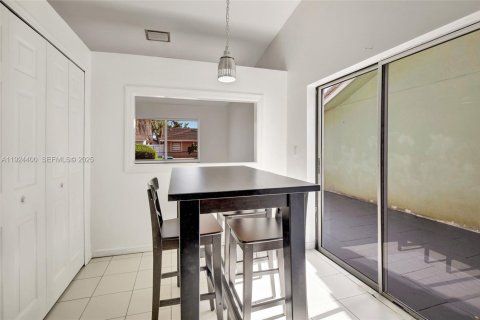 Villa ou maison à louer à Miami, Floride: 4 chambres, 163.04 m2 № 1982904 - photo 11