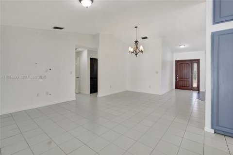 Villa ou maison à louer à Miami, Floride: 4 chambres, 163.04 m2 № 1982904 - photo 15