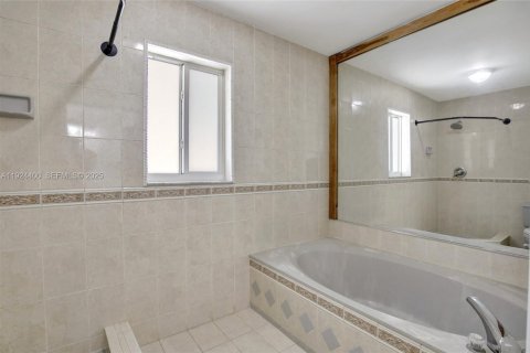 Villa ou maison à louer à Miami, Floride: 4 chambres, 163.04 m2 № 1982904 - photo 22