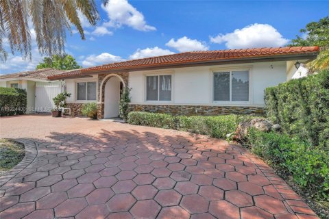 Villa ou maison à louer à Miami, Floride: 4 chambres, 163.04 m2 № 1982904 - photo 2