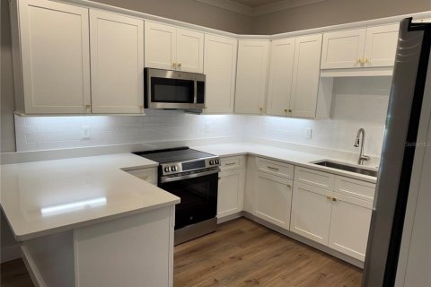 Touwnhouse à vendre à New Smyrna Beach, Floride: 3 chambres, 171.59 m2 № 2286972 - photo 3