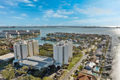 Condo in Gulfport, Florida, 2 bedrooms № 2113535 - photo 2