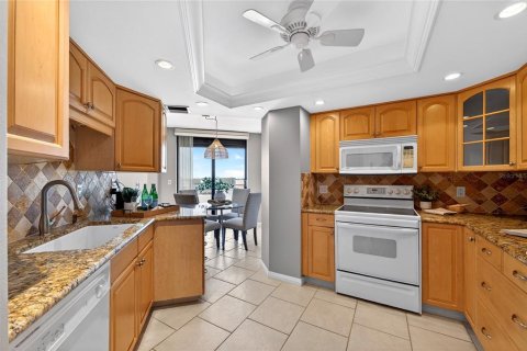 Condo in Gulfport, Florida, 2 bedrooms № 2113535 - photo 15