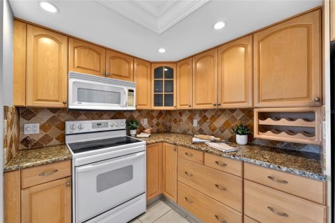 Condo in Gulfport, Florida, 2 bedrooms № 2113535 - photo 17
