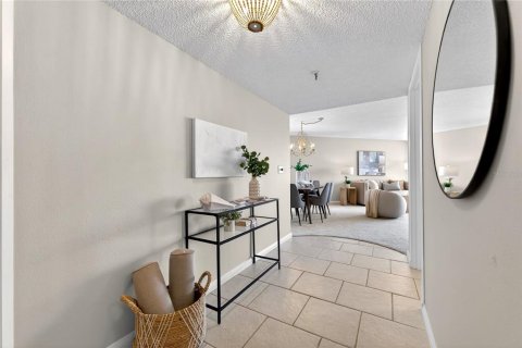 Condo in Gulfport, Florida, 2 bedrooms № 2113535 - photo 7