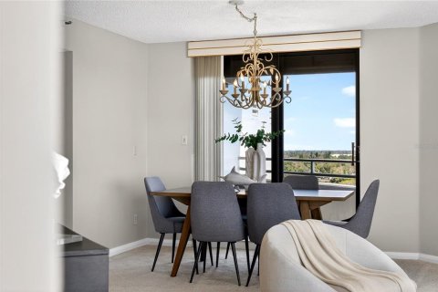 Condo in Gulfport, Florida, 2 bedrooms № 2113535 - photo 9