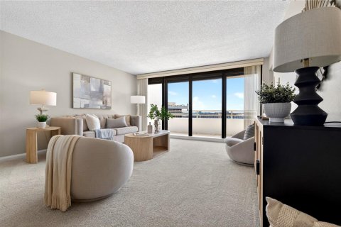 Condo in Gulfport, Florida, 2 bedrooms № 2113535 - photo 29