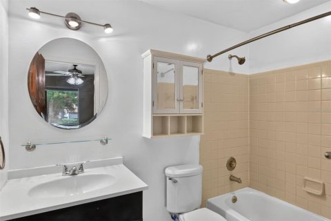 Townhouse in Gainesville, Florida 2 bedrooms, 101.08 sq.m. № 2148507 - photo 19