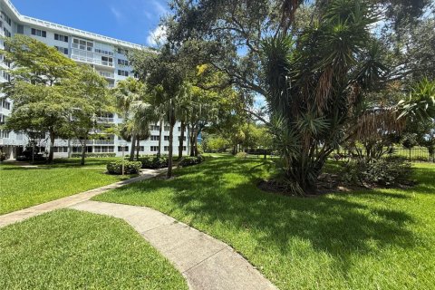 Снять в аренду кондоминиум в Холливуд, Флорида 1 спальня, 78.41м2, № 2000599 - фото 16