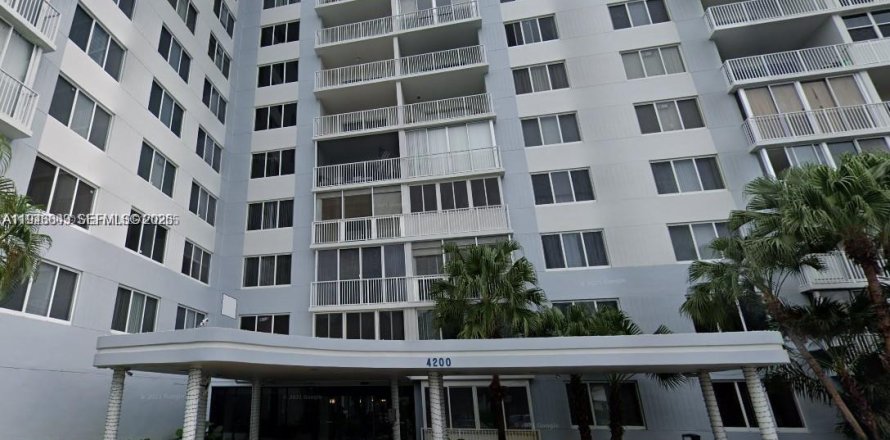 Кондоминиум с 1 спальней в Холливуд, Флорида № 2000599