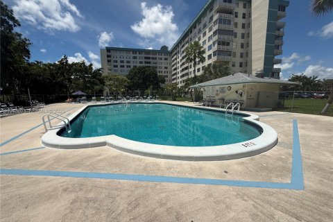 Снять в аренду кондоминиум в Холливуд, Флорида 1 спальня, 78.41м2, № 2000599 - фото 15