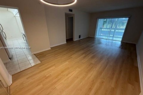 Снять в аренду кондоминиум в Холливуд, Флорида 1 спальня, 78.41м2, № 2000599 - фото 2