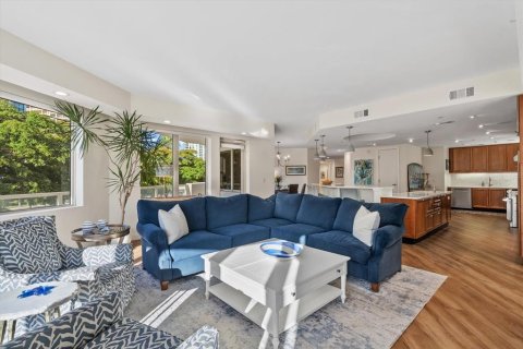 Condo in Sarasota, Florida, 4 bedrooms № 2203415 - photo 11